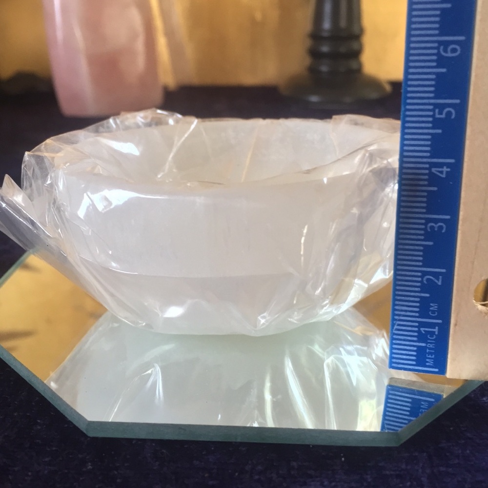 8cm ☀️ ROUND carved CRYSTAL ✨ SELENITE Cleansing jewelry makeup Bowl ⭐ - Picture 6 of 7